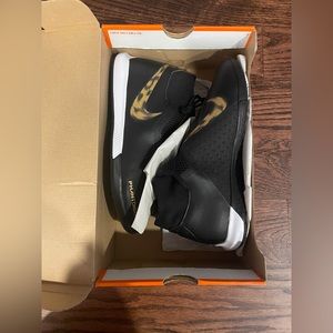 NEW NIKE PHANTOM VSN ACADEMY DF IC SOCCER SHOE